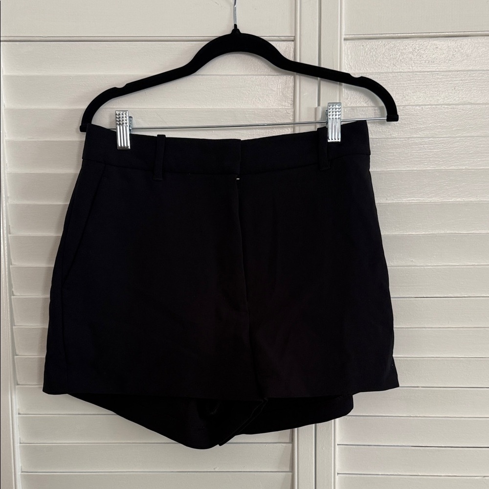 Wilfred Aritzia high waisted dress shorts size 10